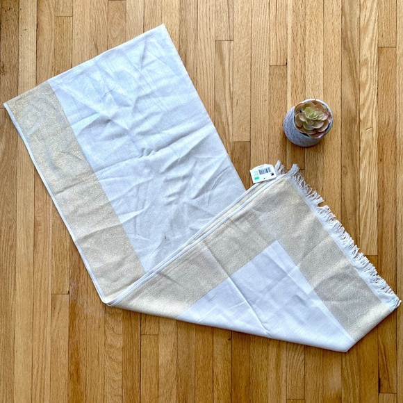 NWT Jaclyn Smith Collection Metallic Trim Lightweight Pashmina Scarf – OSFM - Picture 3 of 9